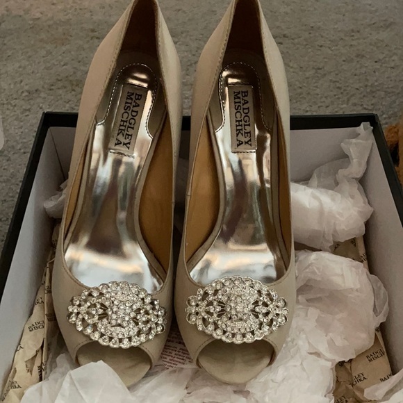 Badgley Mischka Shoes - Badgley Mischka Goode Taupe Heels 6.5